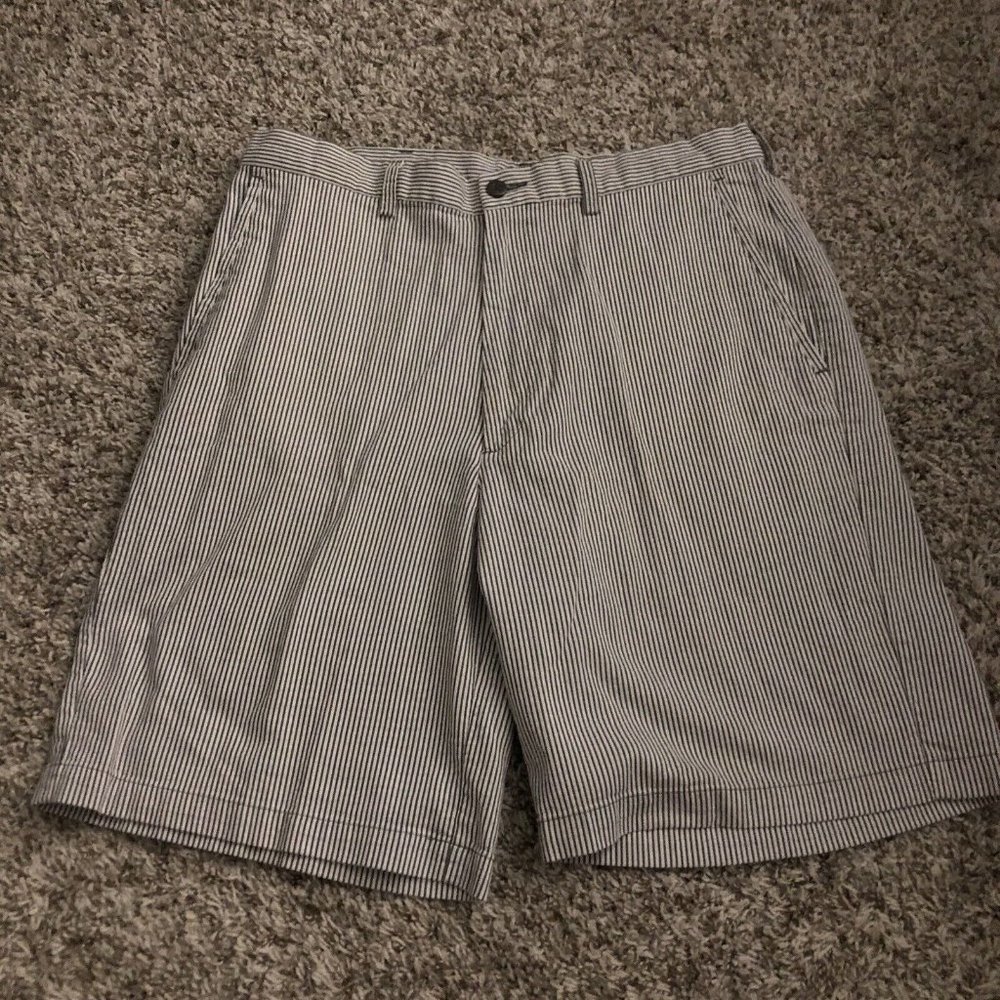 Haggar Stripe Flat Front Shorts Size 36 Mens Pockets Zipper Belt Loop Cotton
